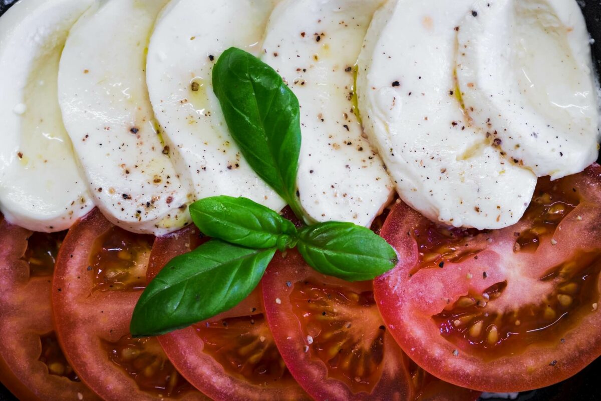 Wie Lange Ist Mozzarella Haltbar Ungeöffnet Interessante Fakten zum beliebten Mozzarella-Käse